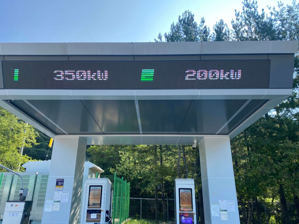 SK일렉링크 충전소 고속충전기 사진