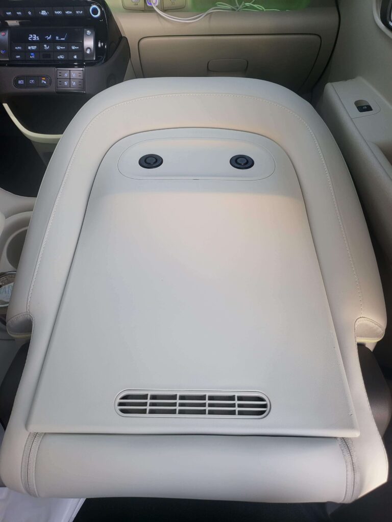 캐스퍼 일렉트릭 보드 트레이(2.0 포함) 불친절 설명서로 좌충우돌한 설치 후기 7 캐스퍼 일렉트릭 동승석 시트백 접은 사진